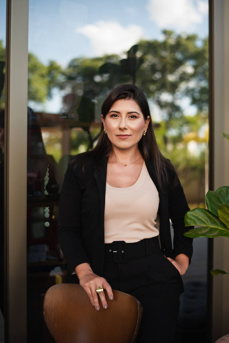 Mônica Carvalho palestrando